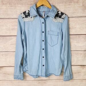 FREE PEOPLE Denim Long Sleeve Button Shirt Size Small Aztec Native Western Print